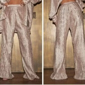 Pretty Little Thing Oatmeal shimmer Plisse Wide Leg Trousers size  2 #1033